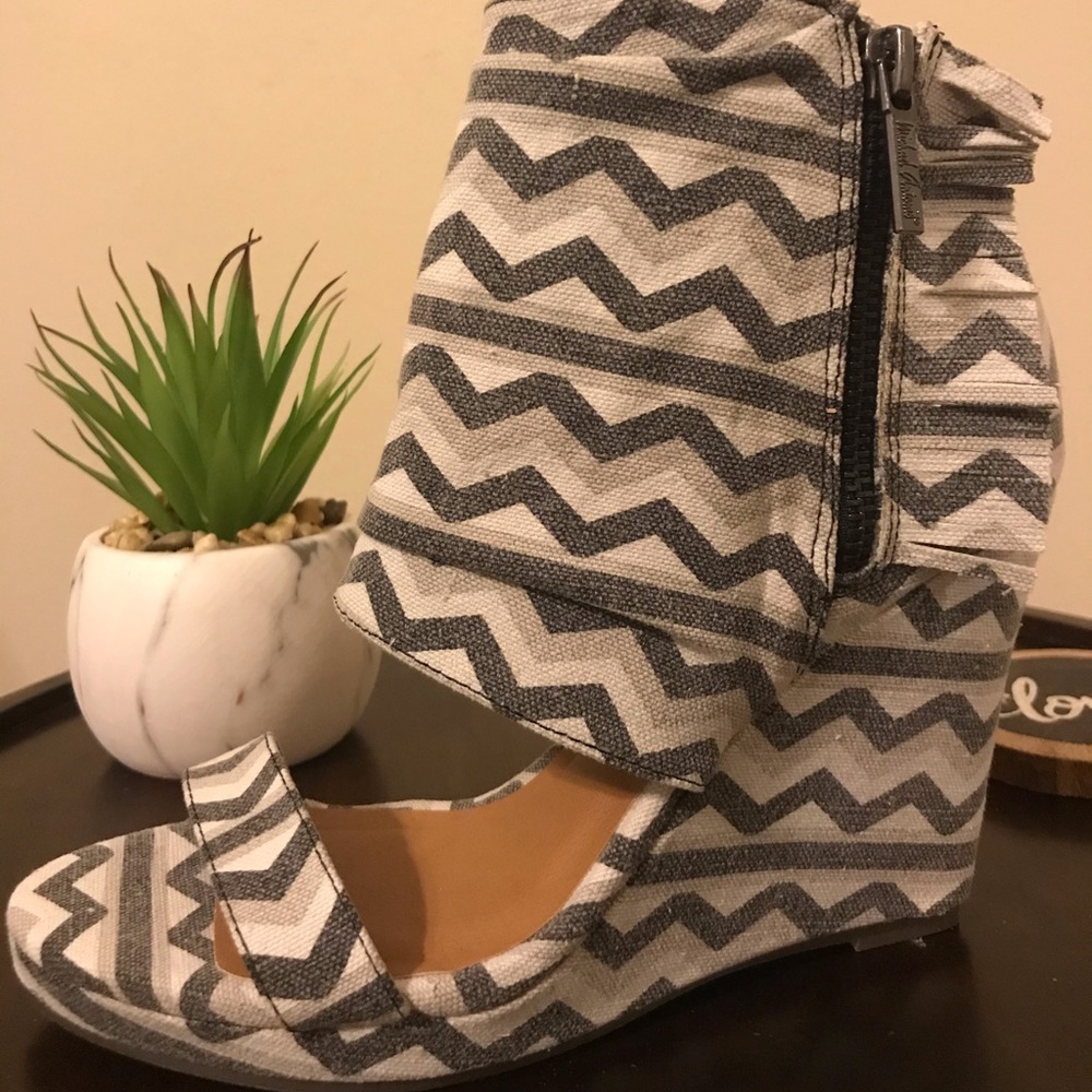 Open-toed wedge
